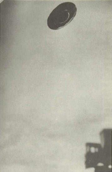 Photo du premier vaisseau de Semjase des Pléiades/Pléiares en janvier 1975, lors du premier contact avec elle