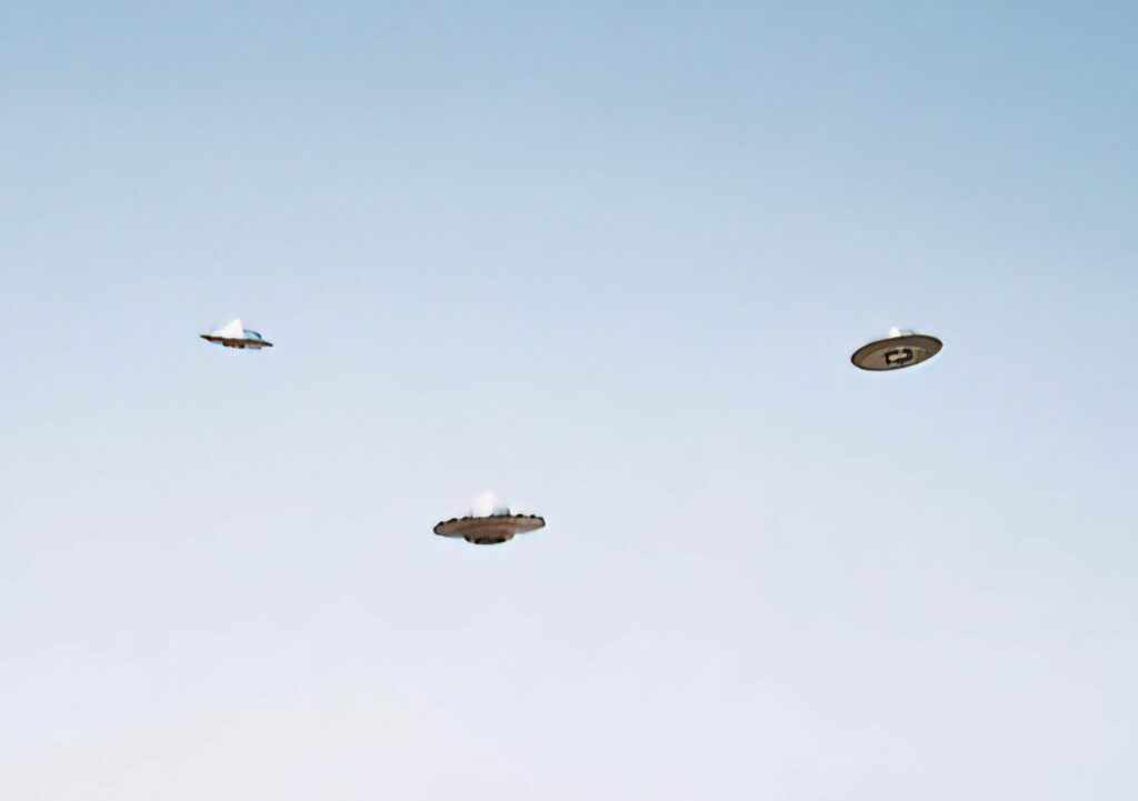 Soucoupes volantes, vaisseaux à rayons "Beamship", Pléiadiens/Pléiariens prise par Billy Meier