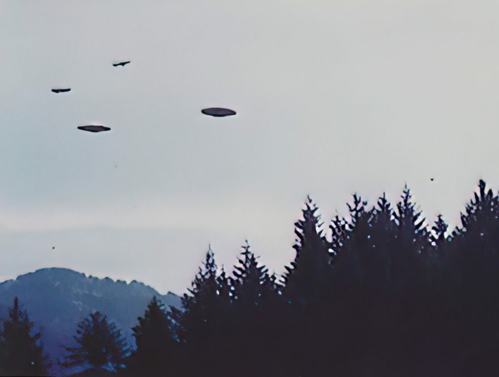 Soucoupes volantes, vaisseaux à rayons "Beamship", Pléiadiens/Pléiariens prise par Billy Meier