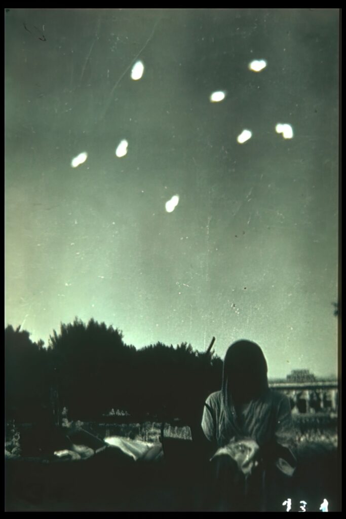 Photo d'engins spatiaux prise par Billy Meier le 19 mai 1964hi en Inde.
