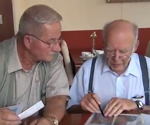 Andreas Heinisch (Martin Wiesengrün) à gauche et Herbert Grünwald à droite, se rencontrant pour discuter, filmé par Exopolitk.org