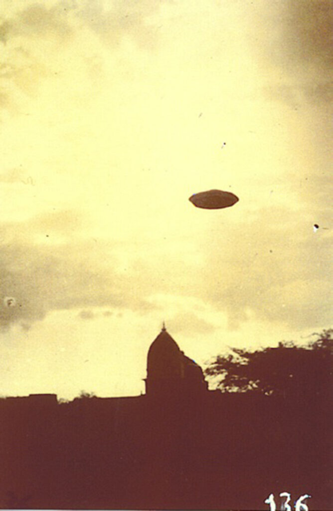 Photo prise par Billy Meier le 3 juillet 1964 en Inde, à l'Ashoka Ashram