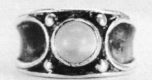 Photographie 1 de la bague offerte par Akon à Elizabeth Klarer.