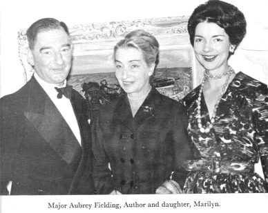 Le major Aubrey Fielding (qui deviendra le 3ème mari de Elizabeth), Elizabeth Klarer et sa fille Marilyn Stanfford (d’avec son 1er mari).