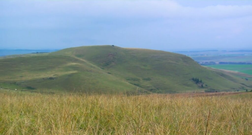 Photographie de « Flying saucer Hill » - la colline soucoupe volante, par des enquêteurs.