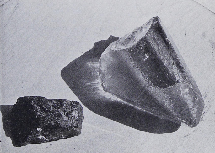 Morceau de roche et de cristal ramené par Elizabeth Klarer depuis Méton, dans son livre de 1980, page 192.