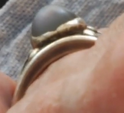Zoom sur la bague.