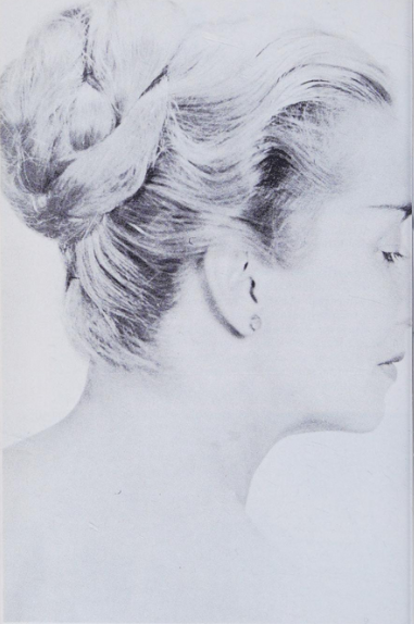Elizabeth Klarer, photographie dans son livre en 1ère édition.