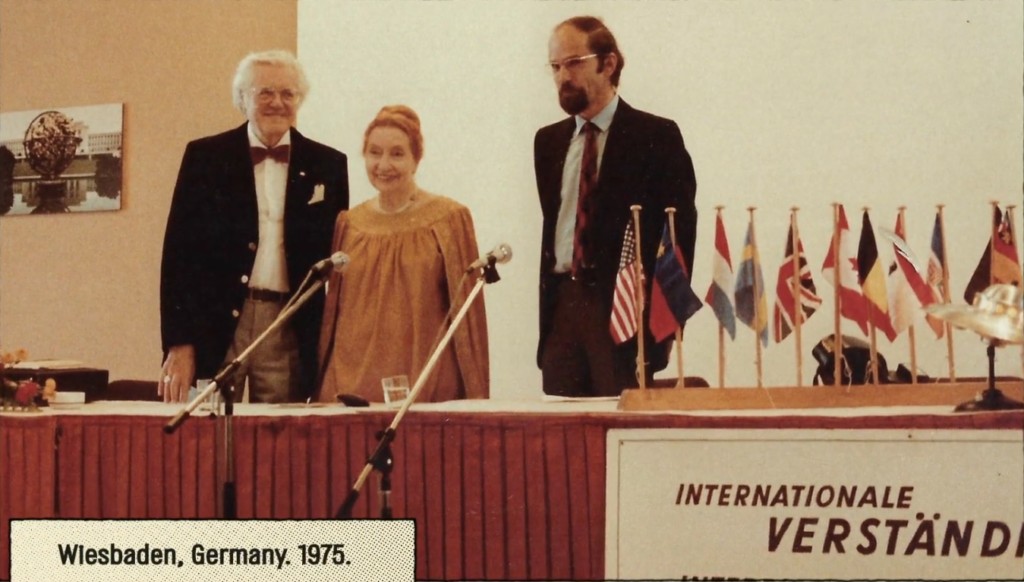 Elizabeth Klarer invitée à parler au congrès ufologique de Wiesbaden en 1975.