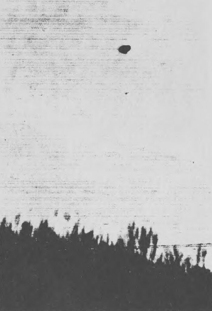 22 janvier 1978. Le vaisseau est passé au-dessus lors de sa dernière descente dans cet épisode de contact, a effectué un changement de trajectoire vertical, puis a disparu en s’élevant droit vers le ciel jusqu’à sortir de vue.