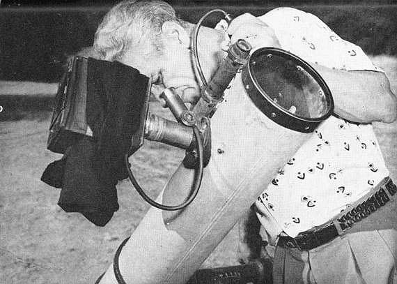 Télescope de 6 pouces avec l’appareil photo Ihagee de George Adamski monté dessus pour prises.
