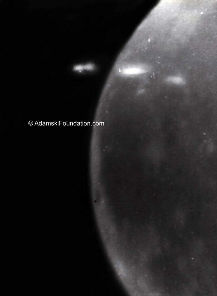 Anomalies lumineuses près de la Lune, George Adamski, non daté.