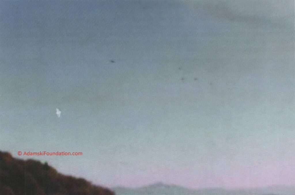 Agrandi de l’objet de gauche sur la photo précédente d’Adamski de 1959.