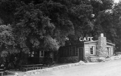 Le café de Palomar Gardens en bord de route, tenu par Alice K. Wells.