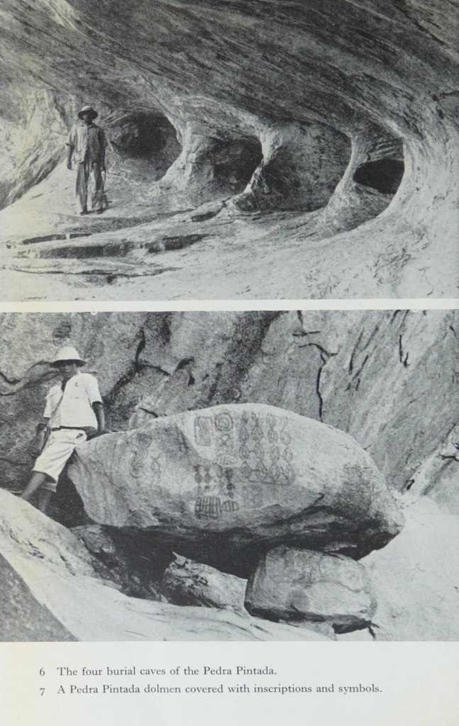 Photos du livre de Marcel Homet, des signes peints sur la Pedra Pintada sur une des nombreuses pierres peintes de cet énorme rocher.