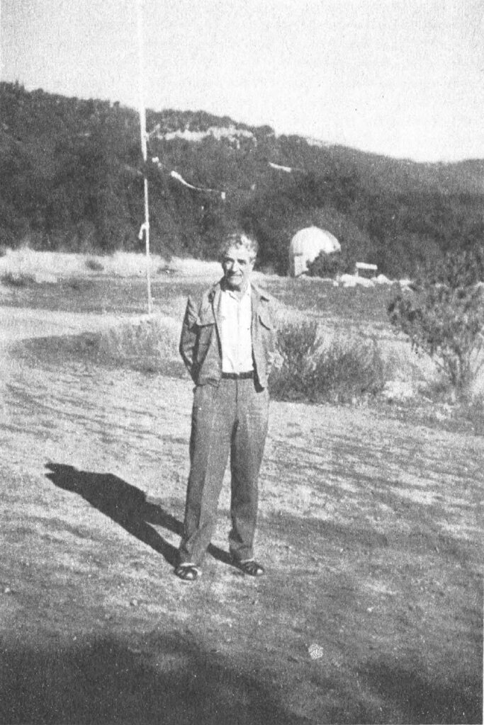 L’observatoire avec le télescope de 15 pouces installé sur le terrain, dans les années 1950.