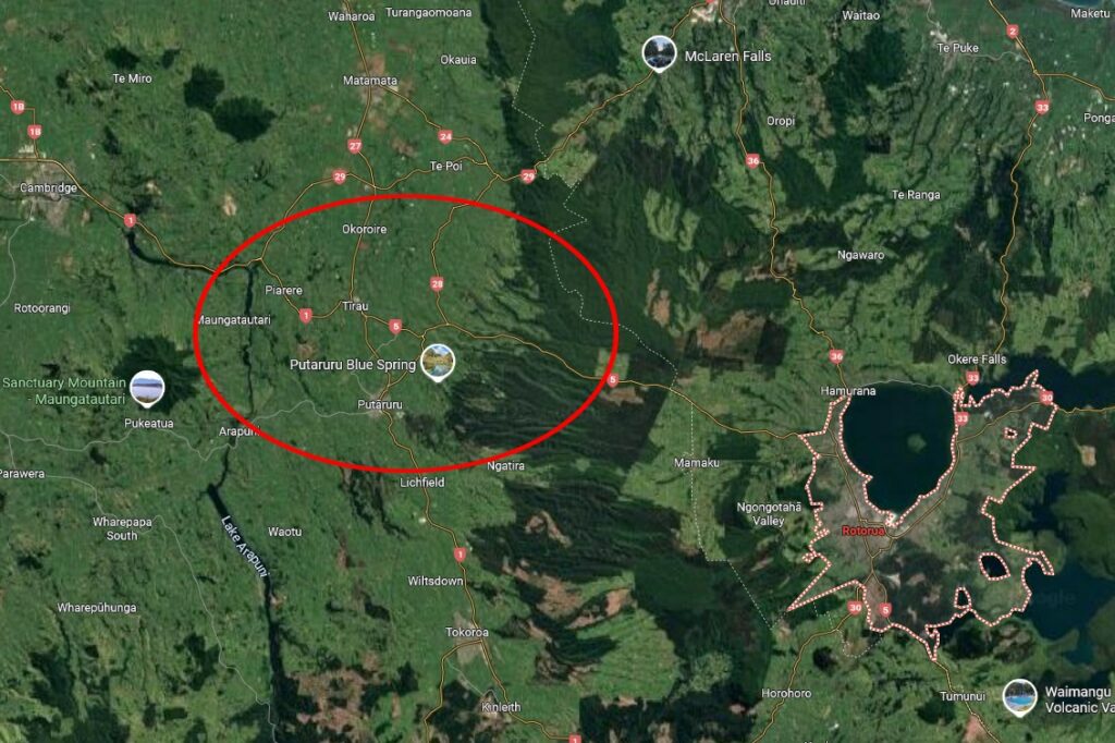 Emplacement probable du contact, en prenant en compte un intervalle de 60km/h à 120 km/h en voiture pour Alec, pour 30minutes de route depuis le départ, en direction d’Auckland.