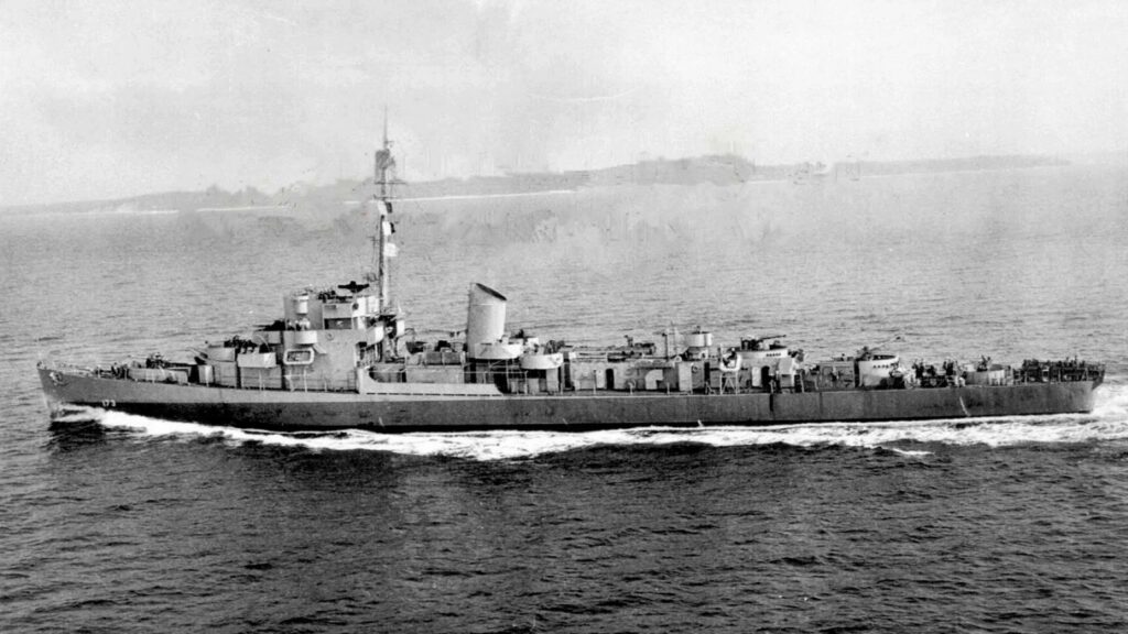 Autre photo de l'USS Eldridge.