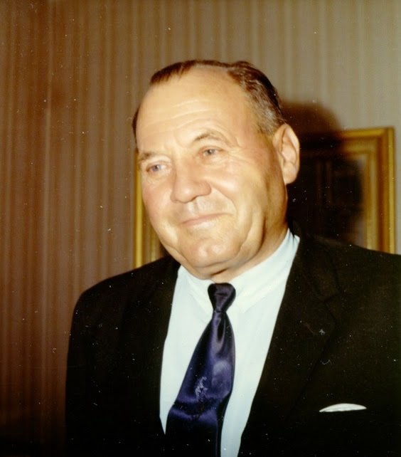 Daniel Fry, plus âgé.