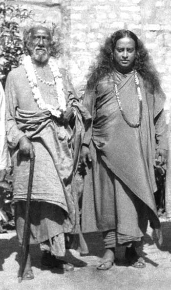 Photo de Sri Yukteswar et de Paramahansa Yogananda.