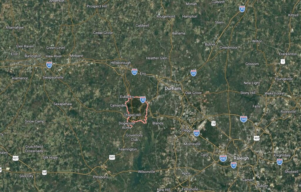 Chapel Hill, lieu de résidence en caravane de la famille de Phil Pierceall, et où le contact eut lieu.