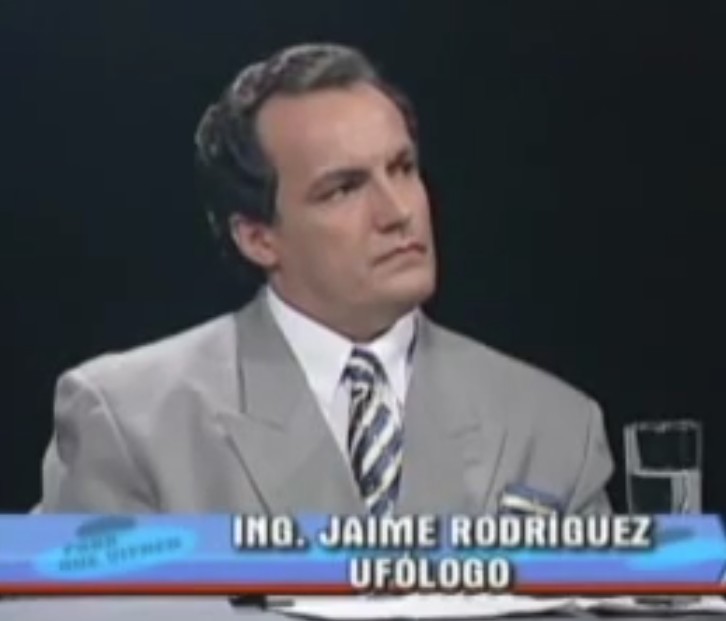 L’enquêteur ufologue Jaime Rodriguez, dans l’émission TV « Pourquoi sont-ils venus ? » étudiant les observations d’Ovni et en particulier le cas du contact de José Yaguana Zhuma et Graciela Granda.