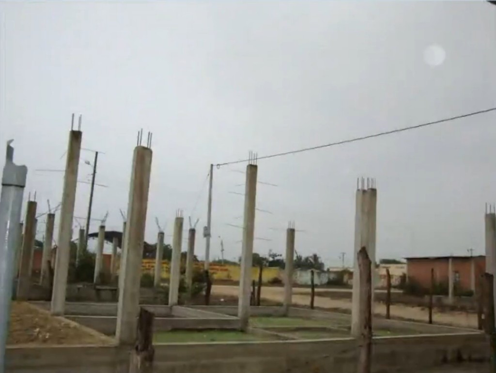 La même boule lumineuse, en train de disparaître de la vue.
