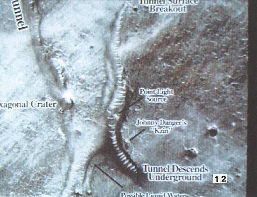 Photo de Mars - Interprétation : dôme hexagonal dans un cratère, tunnel descendant