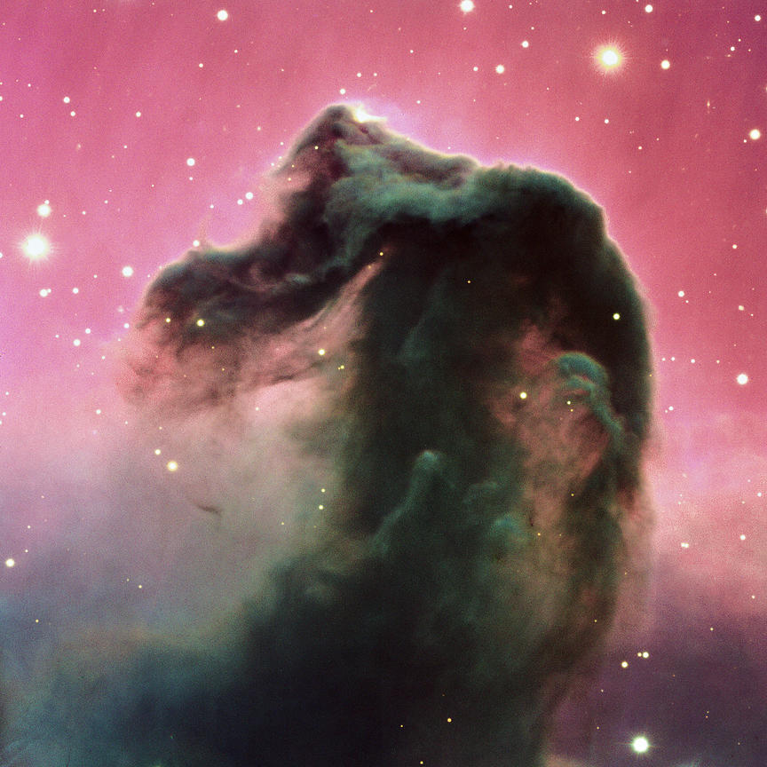 Photo de la nébuleuse tête de cheval dans la constellation d’Orion. Wendelle Stevens a demandé à Oswald si les deux étoiles brillantes à gauche et en haut de la photo de la nébuleuse tête de cheval étaient celles de Nep-4 et Nep-7, mais il n’y eut pas de réponse, Oswald ne répondit pas à cette demande d’identification, si bien que leur position précise demeure inconnue. Elles doivent être dans ce secteur, sans certitude sur lesquelles elles sont précisément. On peut toutefois raisonnablement supposer (avec erreur possible) que ce sont des étoiles de cette image dans la partie haute de la nébuleuse tête de cheval, mais cela pourrait être des étoiles plus brillantes encore situées à champ plus large de vision.