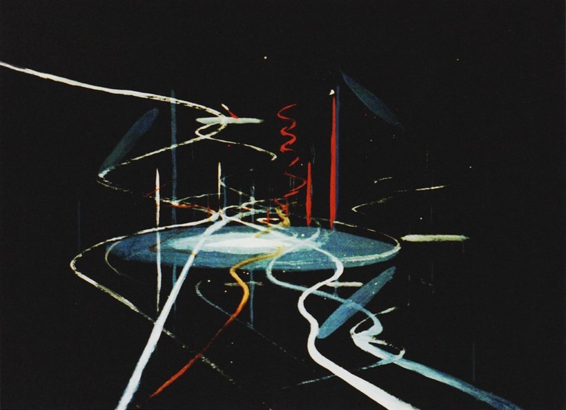 Deuxième peintures représentant des écrans de navigation pendant le « voyage instantané ». Les « traînées » représentent de possibles « sorties », tandis que les « formes » correspondent à d’autres vaisseaux spatiaux. La forme située au centre de chaque image représente l’étoile de destination, dont l’apparence varie d’une image à l’autre au cours du trajet.