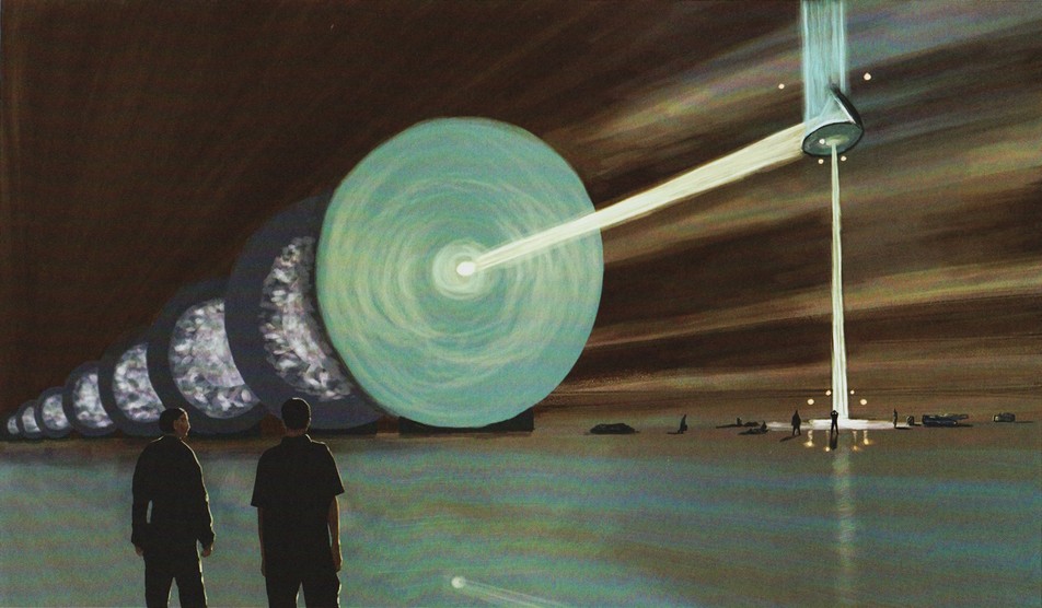Peinture de "Alien Visitors - Volume I" de Rene Erik Olsen. Il s’agit d’un essai du moteur électromagnétique destiné à être installé dans un croiseur. Le faisceau de lumière jaune allant du moteur aux paraboles collectrices représente l’énergie produite, qui est ensuite distribuée aux systèmes de propulsion gravitationnelle. Les petites sphères orange sont des sondes de surveillance qui recueillent des données pendant les essais. On peut voir des ingénieurs et du matériel autour du faisceau descendant des paraboles collectrices.